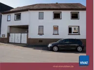 Titelbild für GRUNDSTÜCK UND GEBÄUDE: Das 729 m² große Grundstück hat einen